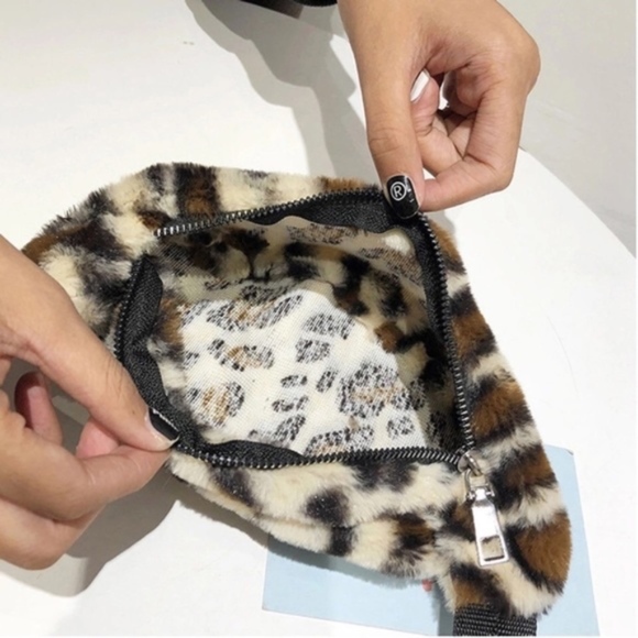 New Leopard faux fur winter fanny pack - Picture 2 of 7